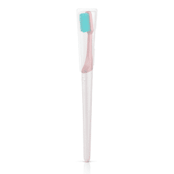 TIO tandbørste i lyserød med medium hårdhed. TIO er fremstillet af 100 % plantebaseret materiale
