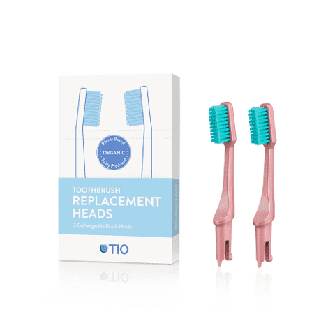 TIO tandbørstehoveder i lyserød medium hårdhed. Fremstillet af 100 % plantebaseret materiale