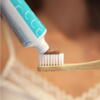Propolia naturlig fluoridfri propolis tandpasta virker 'beroligende og renser dine tænder samt afhjælper dårlig ånden.